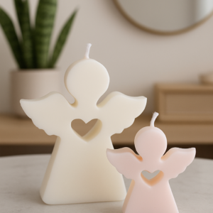 Pack de dos velas con forma de ángel, una grande y una pequeña, aroma vainilla.